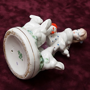 Фарфоровая Статуэтка «Девочка с курами» СССР ДФЗ Дулево -1956 год. 