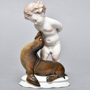 Коллекционная Фарфоровая статуэтка «Мальчик и тюлень», ROSENTHAL Германия, 1943 - 1948 годы.