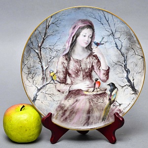 Коллекционная Фарфоровая тарелка «Девушка - Зима», Henri d'Arceau - Limoges Франция, 1979 год. 