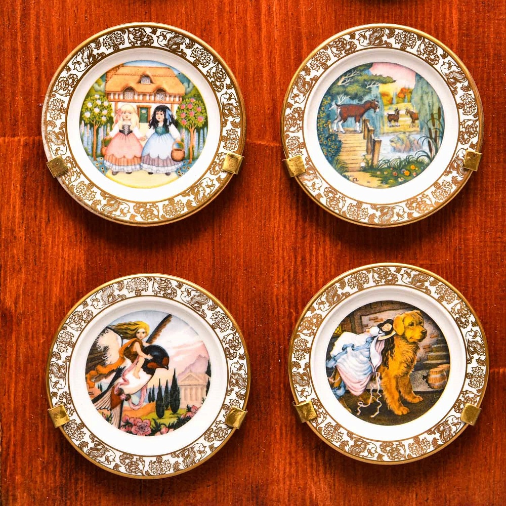 Набор Фарфоровых тарелок «Домик сказок», The FRANKLIN Porcelain США - 1979 год.