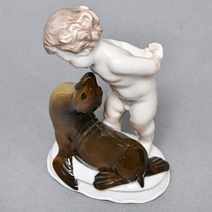 Коллекционная Фарфоровая статуэтка «Мальчик и тюлень», ROSENTHAL Германия, 1943 - 1948 годы.