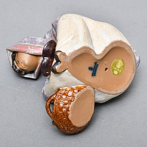 Коллекционная Фарфоровая статуэтка «Мальчик - продавец рыбы» серия Грес, Lladro Испания.