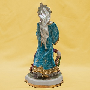 Авторская Фарфоровая статуэтка «Царе́вна-лягу́шка», СССР Дулево, 50-е года.