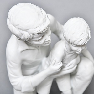 Редкая!!! Коллекционная Фарфоровая Статуэтка «Отец и Сын», Kaiser, Германия -1979 год.