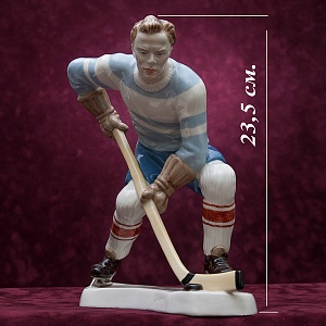 Редкость! Фарфоровая Статуэтка «Хоккеист» ROYAL DUX BOHEMIA, Чехословакия -50-е годы ХХ века.