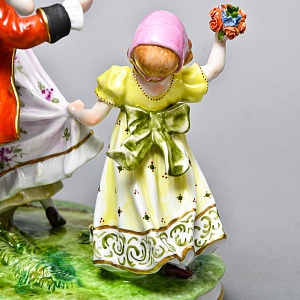 Большая Антикварная Статуэтка «Детские забавы - Ручеек», фарфор Scheibe - Alsbach, Германия.