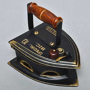 Коллекционный Старинный Угольный Чугунный Утюг Англия начало ХХ века.