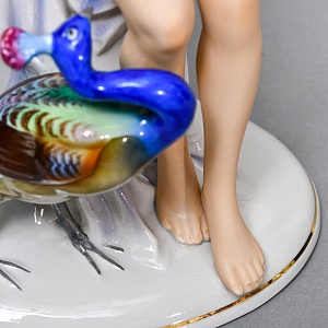 Коллекционная статуэтка «Обнаженная девушка с зеркалом и павлином», Фарфор, FASOLD & STAUCH Германия.