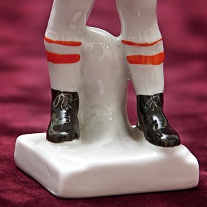 Коллекционная Авторская Фарфоровая статуэтка «Футболист - Юный вратарь», ЛФЗ СССР 1961 год.