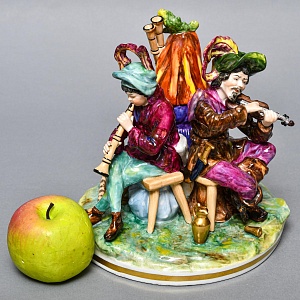 Коллекционная Фарфоровая статуэтка «Средневековые музыканты», Германия середина XX века.