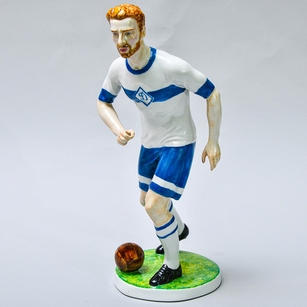 Большая Коллекционная Авторская Статуэтка «Футболист ДИНАМО», фарфор, Россия -1993 год.