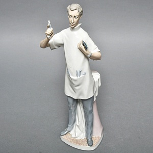  Коллекционная Фарфоровая статуэтка «Врач - Стоматолог», Lladro Испания, 1977 год.
