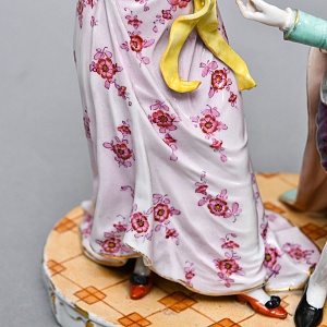 Антикварная статуэтка «Дама с кавалером. Приглашение на танец», Фарфор Muller & Co, Германия, 1907 - 1949 гг. 