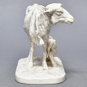 Коллекционная Фарфоровая статуэтка «Овца с ягненком», Nymphenburg Германия, середина ХХ века.