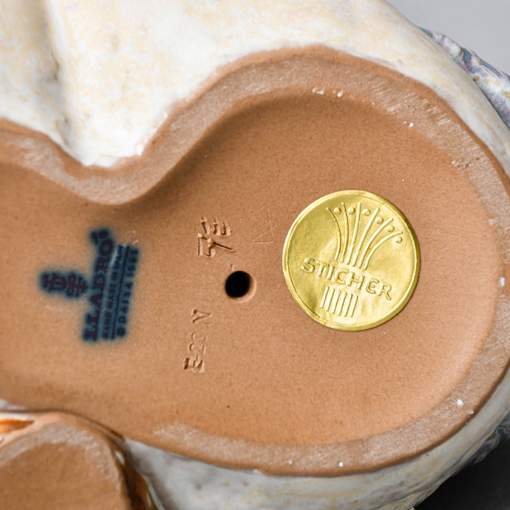 Коллекционная Фарфоровая статуэтка «Мальчик - продавец рыбы» серия Грес, Lladro Испания.