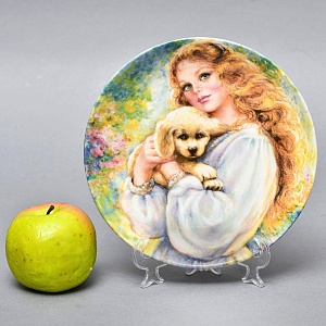 Коллекционная Фарфоровая тарелка «Девушка с щенком», Wedgwood Англия - 1987 год. 