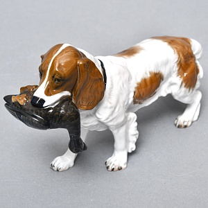 Коллекционная статуэтка «ОХОТНИЧЬЯ СОБАКА. Спрингер-спаниель с уткой», Фарфор ROSENTHAL Германия. 