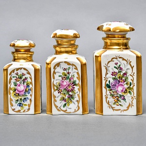 Антикварный Парфюмерный набор - три Флакона и Шкатулка, Limoges Франция, конец XIX - начало ХХ века. 