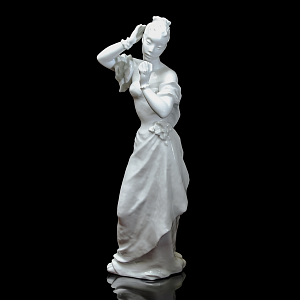 Авторская Фарфоровая статуэтка «Девушка с зеркалом», ROSENTHAL Германия -40е годы ХХ века.