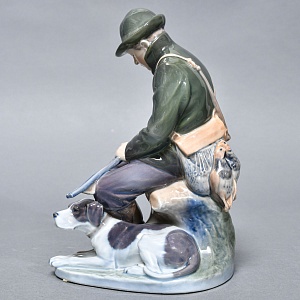 Коллекционная Фарфоровая статуэтка «Охотник  с собакой», Royal Copenhagen Дания, 1992 - 1999 годы. 