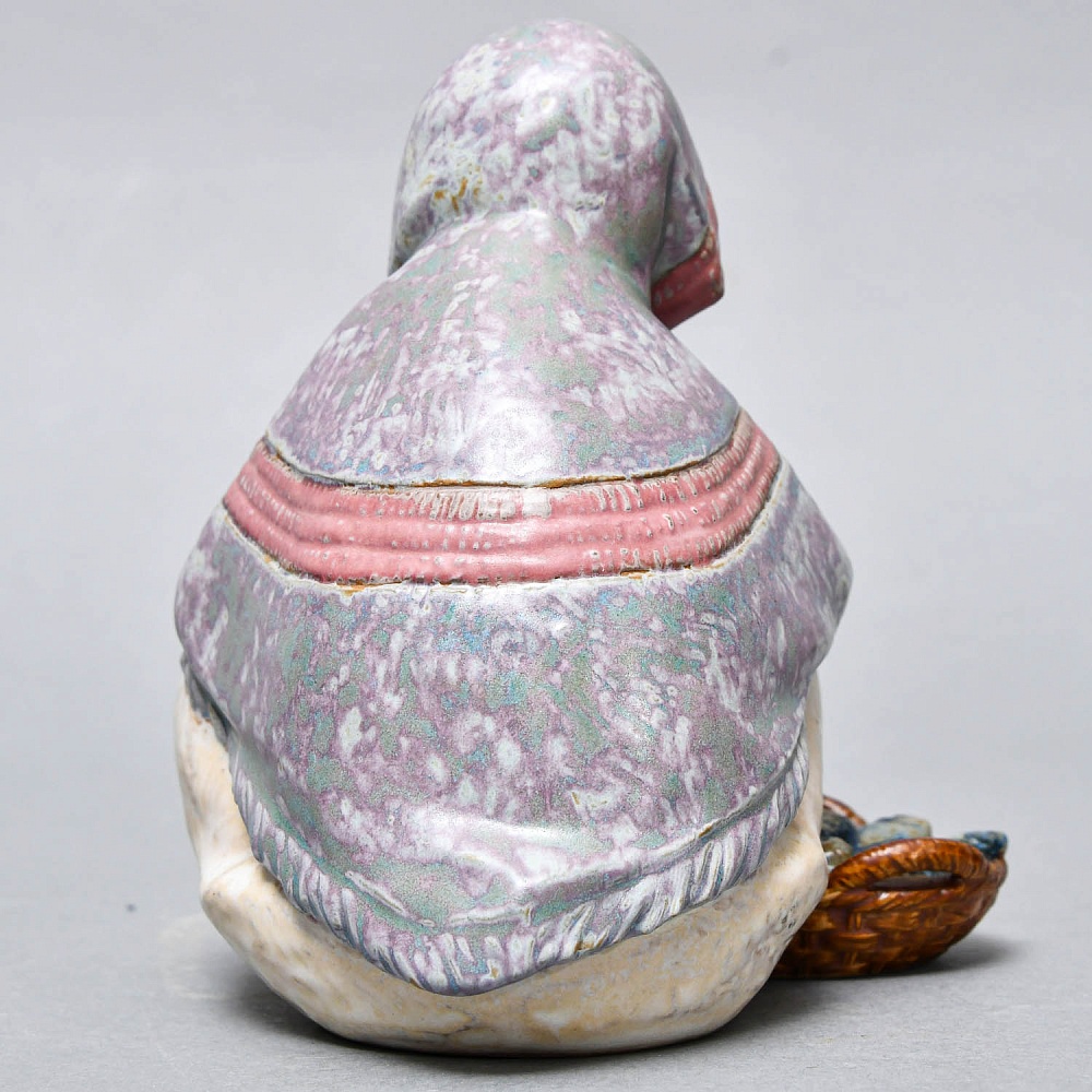 Коллекционная Фарфоровая статуэтка «Мальчик - продавец рыбы» серия Грес, Lladro Испания.