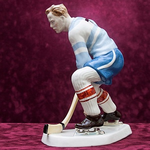 Редкость! Фарфоровая Статуэтка «Хоккеист» ROYAL DUX BOHEMIA, Чехословакия -50-е годы ХХ века.