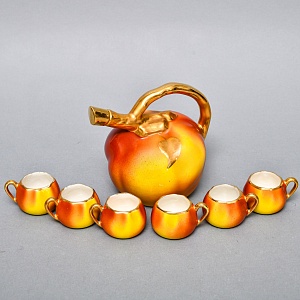 Фарфоровый Ликерный набор «ЯБЛОЧКИ» - 7 предметов, Франция, середина ХХ века. 