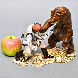 Коллекционная Фарфоровая Статуэтка «Охота на медведя», Россия. 