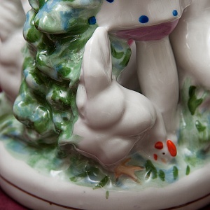 Фарфоровая Статуэтка «Девочка с курами» СССР ДФЗ Дулево -1956 год. 