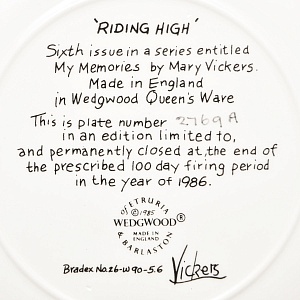 Коллекционная Фарфоровая тарелка «Детство. Мальчики на качелях», Wedgwood Англия - 1985 год. 