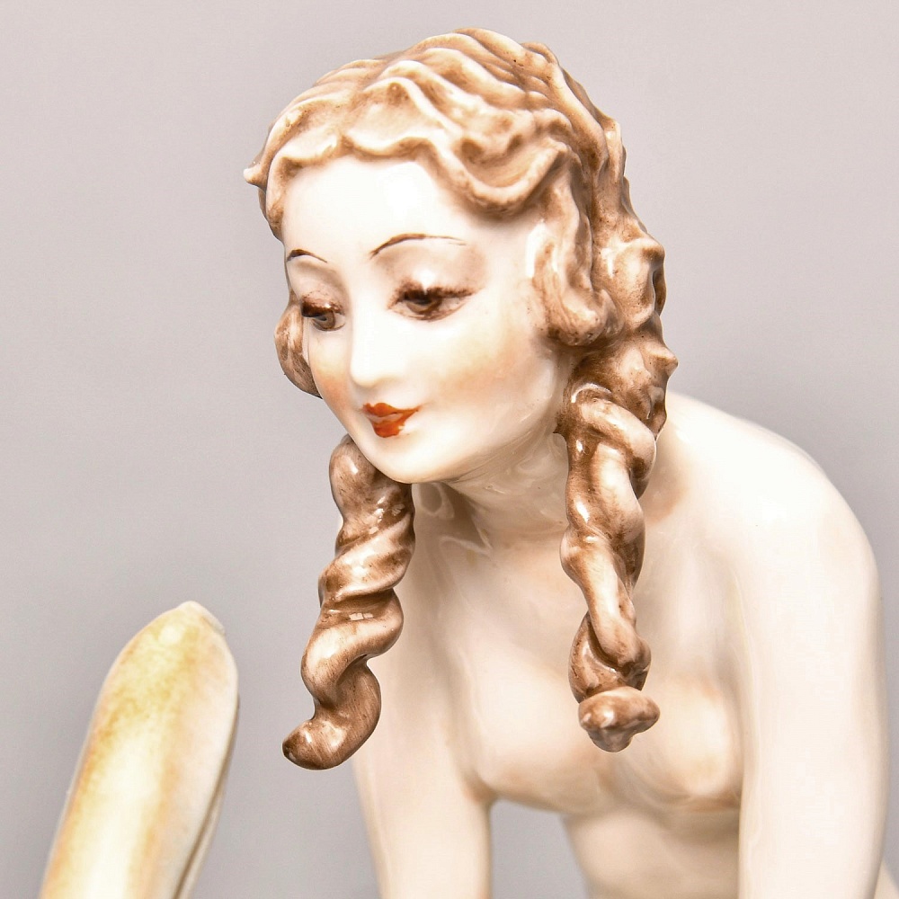 Коллекционная статуэтка «Девушка и Пеликан», Фарфор Hutschenreuther Германия, 1955 - 1968 годы.