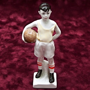 Коллекционная Авторская Фарфоровая статуэтка «Футболист - Юный вратарь», ЛФЗ СССР 1961 год.
