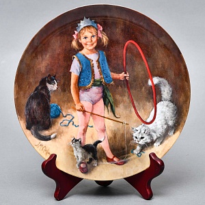 Коллекционная Тарелка «МЭГГИ - Маленькая дрессировщица», Фарфор RECO США -1983 год.