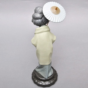 Коллекционная Фарфоровая статуэтка «Гейша с зонтом» Н - 30 см. Lladro, Испания - 1978 год.