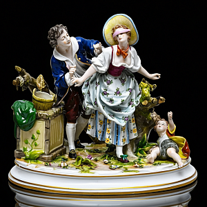 Антикварная Фарфоровая статуэтка «Влюбленная пара. Прятки у колодца», VOLKSTEDTER Германия.