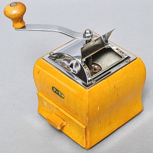 Коллекционная ручная механическая кофемолка «PeDe» Голландия, середина ХХ века.