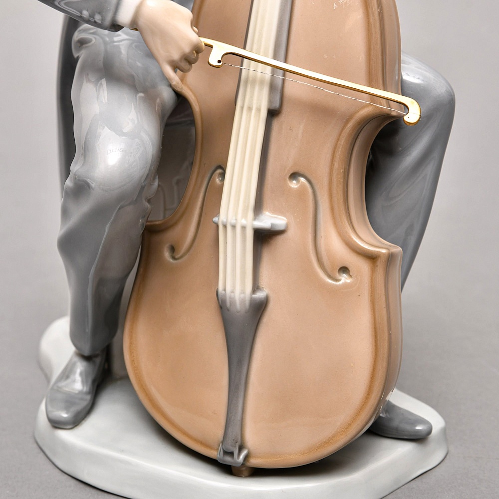 Коллекционная Фарфоровая статуэтка «Музыкант. ВИОЛОНЧЕЛИСТ», Lladro Испания 70-е годы.