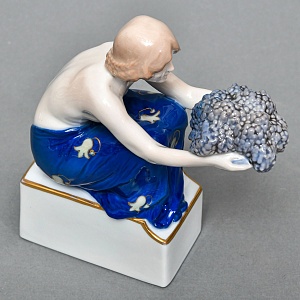 Антикварная Фарфоровая статуэтка «Девушка с виноградом», ROSENTHAL Германия, 1923 - 1933 годы. 