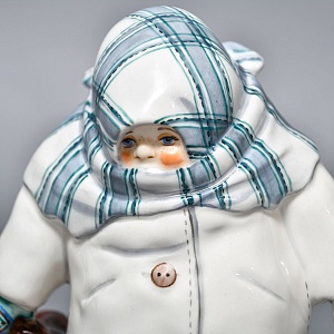 Авторская Коллекционная Фарфоровая Статуэтка «Укутыш - Прогулка с Мишкой», Россия.