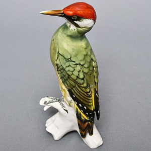 Птица - Фарфоровая статуэтка «Зелёный Дятел», Карл Энс / Karl Ens Германия, первая половина ХХ века.