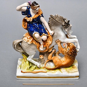 Антикварная Фарфоровая статуэтка «Диана - Охотница на льва», VOLKSTEDT Германия.