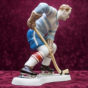 Редкость! Фарфоровая Статуэтка «Хоккеист» ROYAL DUX BOHEMIA, Чехословакия -50-е годы ХХ века.