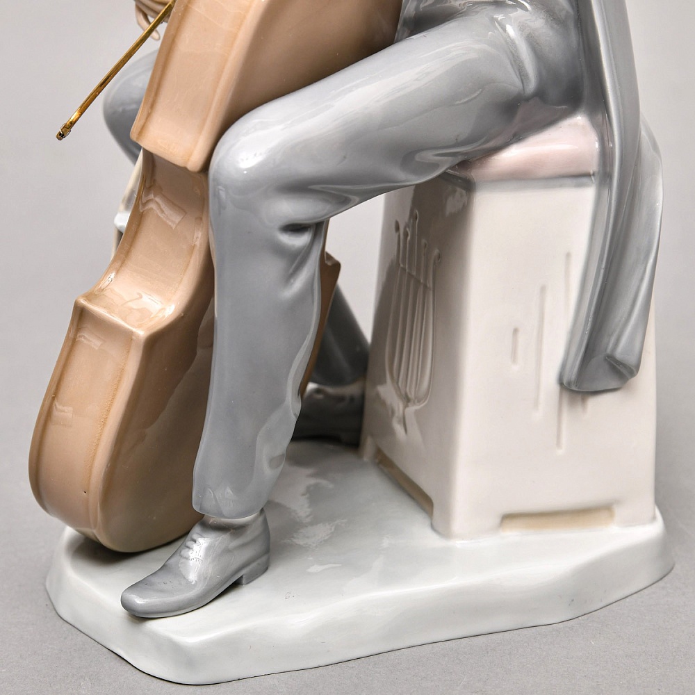 Коллекционная Фарфоровая статуэтка «Музыкант. ВИОЛОНЧЕЛИСТ», Lladro Испания 70-е годы.
