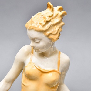 Коллекционная Фарфоровая статуэтка «Девушка с собаками - левретками», Hutschenreuther Германия.