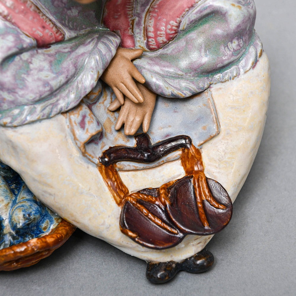 Коллекционная Фарфоровая статуэтка «Мальчик - продавец рыбы» серия Грес, Lladro Испания.