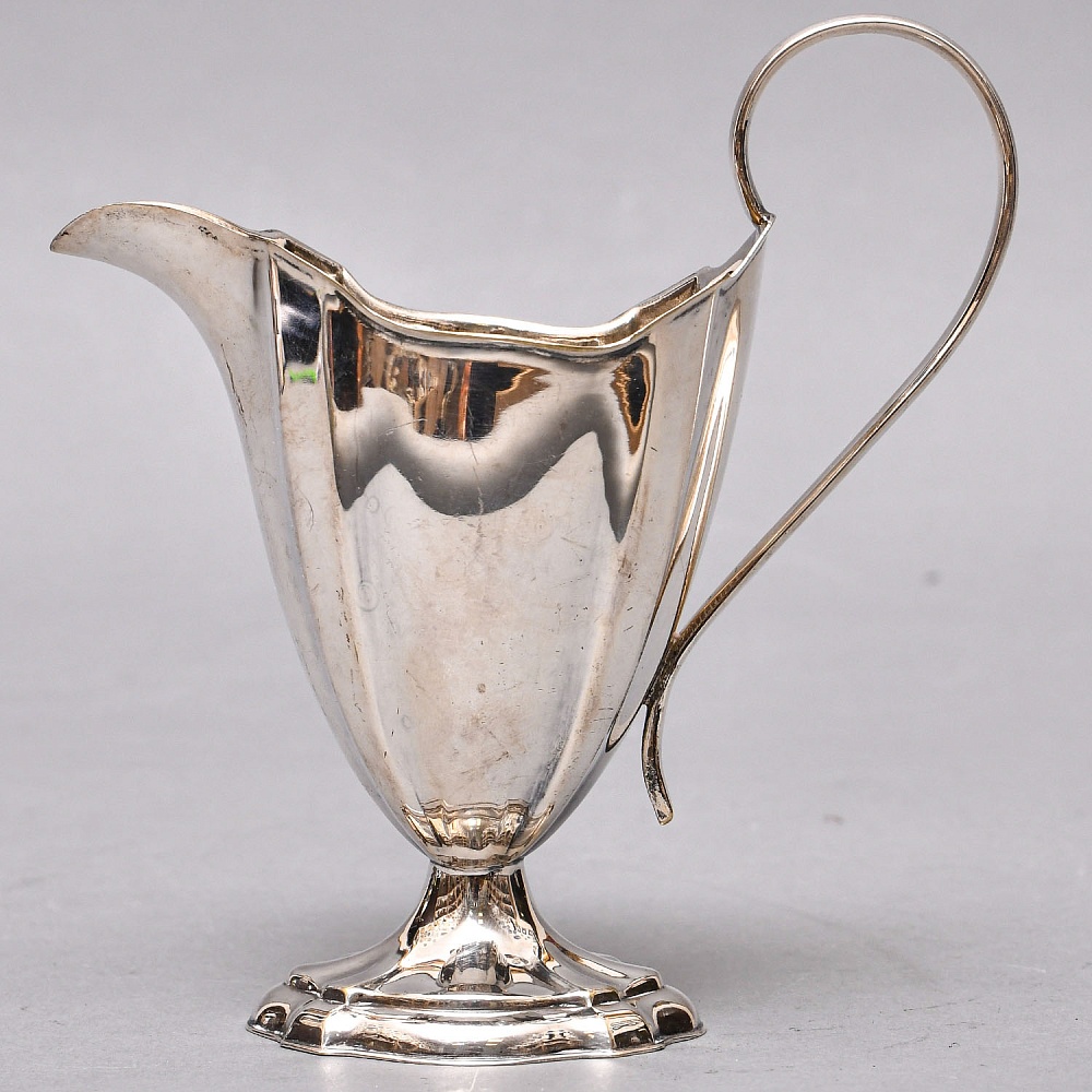 Классический Металлический Молочник - Соусник - Кувшинчик. Silverplate, SHEFFIELD Англия 50-е годы ХХ века.