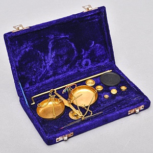 Ювелирные Антикварные Настольные весы с разновесами в футляре, Англия, начало ХХ века! 