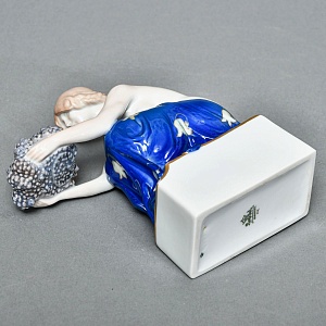 Антикварная Фарфоровая статуэтка «Девушка с виноградом», ROSENTHAL Германия, 1923 - 1933 годы. 