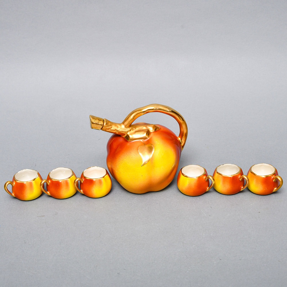 Фарфоровый Ликерный набор «ЯБЛОЧКИ» - 7 предметов, Франция, середина ХХ века. 