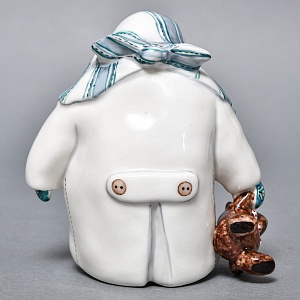Авторская Коллекционная Фарфоровая Статуэтка «Укутыш - Прогулка с Мишкой», Россия.